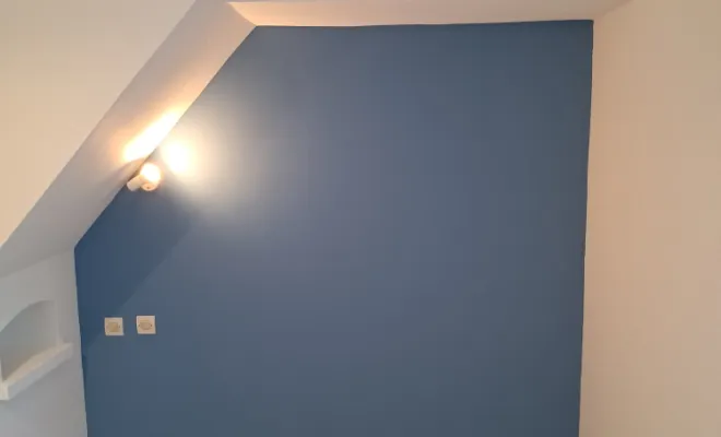 Chambre mur bleu